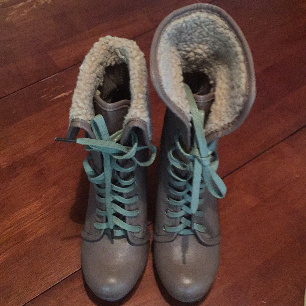 A beautiful Madden girl booties with fur.
